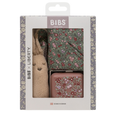 BIBS X Liberty Bundle - Set cutie cadou cu bavetica, cutie de suzeta, clip suzeta si jucarie multisenzoriala