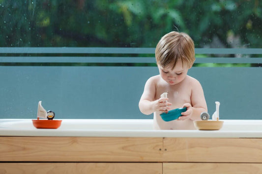 Jucărie de baie cu 1 bărcuță plutitoare și 1 figurină focă, Plan Toys