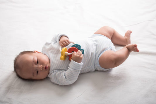 Jucărie zornăitoare, lemn, Cheițe, multicolore, Plan Toys