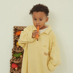 Mașinuță bebeluș, cauciuc natural și lemn, Morcov Cathy, Oli&Carol