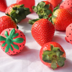 Jucărie dentiție, cauciuc natural, Căpșuna Sweetie, Oli&Carol