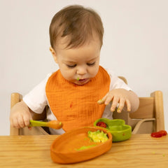 Set farfurie și linguriță pentru bebeluși, lemn de hevea, Morcovul Cathy, Oli&Carol