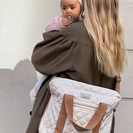 Geantă maternitate mare cu agățători pentru cărucior, Classic Stripes Camel, Cam Cam Copenhagen